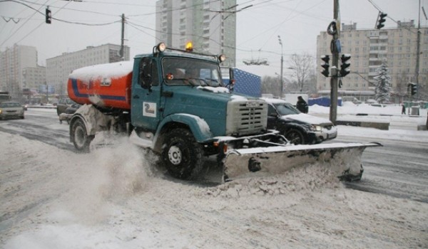 Столичные улицы и магистрали прошедшей зимой убирали по новым технологиям