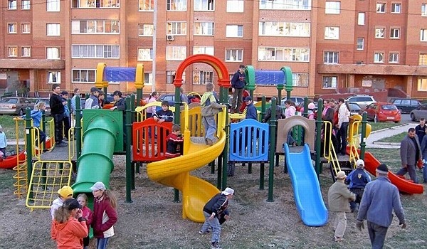 Работы по благоустройству московских дворов будут полностью завершены к 1 сентября 2012 года