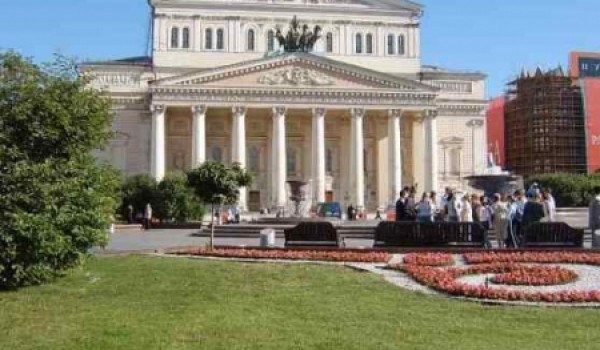 Реставраторы заканчивают ремонт колонн Большого театра