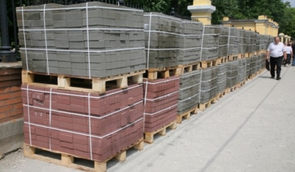8 заводов из Москвы и Московской области являются поставщиками тротуарной плитки для столицы