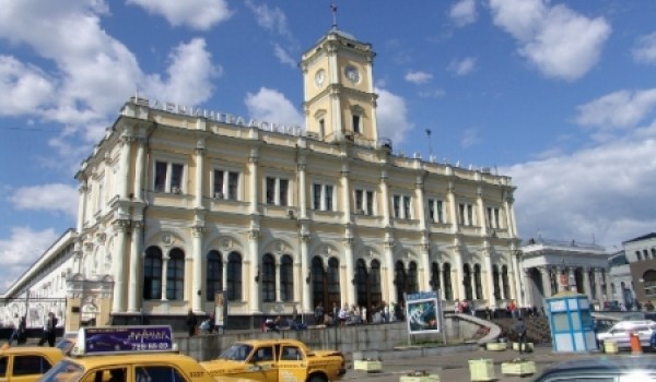 29 августа открылся верхний вестибюль станции метро «Комсомольская» на площади Ленинградского вокзала