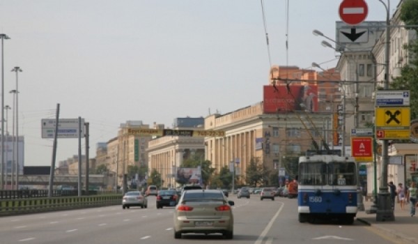 За езду с мигалкой по выделенным полосам для общественного транспорта будут штрафовать