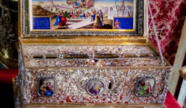 Власти столицы предпринимаются все необходимые меры по обеспечению комфортных условий для паломников, находящихся в очереди к святыне