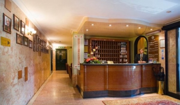 Минимальная стоимость места в гостиницах Москвы составляет 433 руб