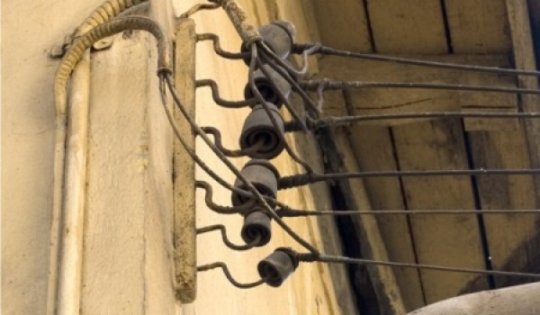 Кабели связи в столице спрячут под мосты или совместят с ЛЭП