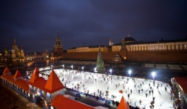 Московские студенты отметили свой праздник на катке на Красной площади