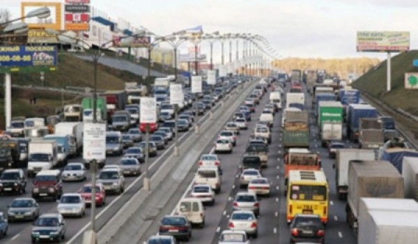 Около 80% легковых автомобилей, проезжающих по Москве, перевозят по одному человеку