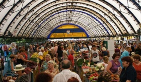 К маю 2012 года планируется полностью модернизировать Усачевский рынок в Москве