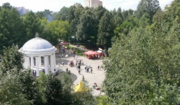 Власти города уделяют большое внимание воссозданию памятников на территории городских парков