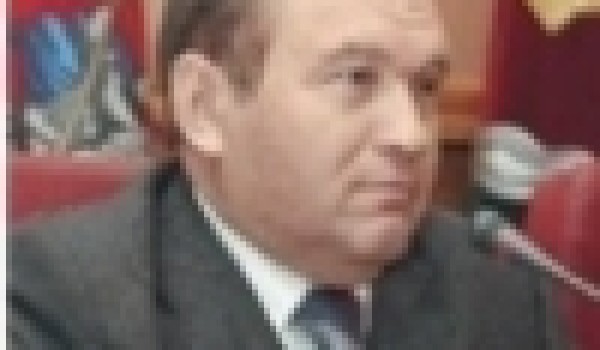 "В данный период задействовано примерно около 12 тысяч единиц снегоуборочной и другой дорожной техники".