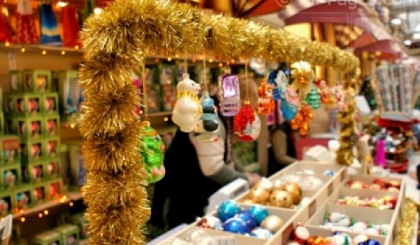 На центральных улицах Москвы с 25 декабря 2012 года по 8 января 2013 года будет работать Рождественская ярмарка