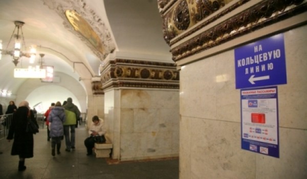 В московском метрополитене завершается монтаж навигационной напольной графики