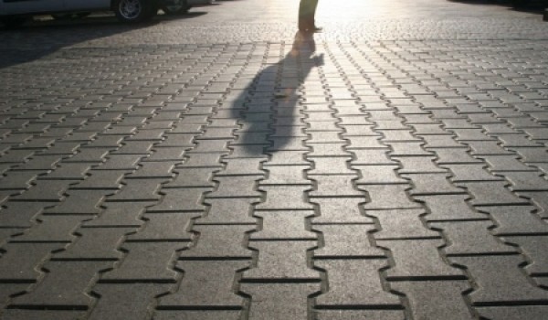 Пешеходные зоны в центре Москвы будут мостить цветной гранитной плиткой