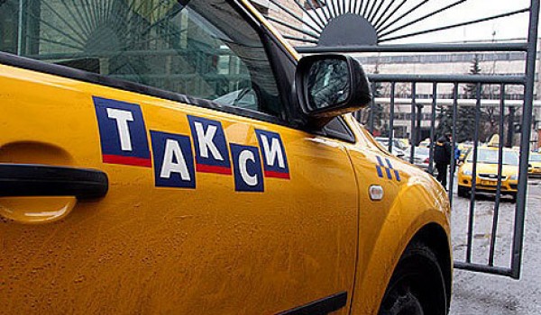 С 1 сентября такси с желтыми номерами разрешат выезжать на выделенные полосы