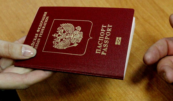 Москвичи начнут получать электронные паспорта уже с 2015 года