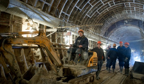 На станции метро «Спартак» начались работы по монтажу оборудования