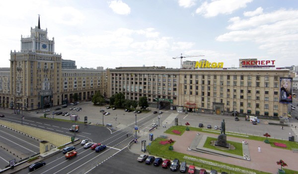 В ходе реконструкции Триумфальной площади в Москве памятник Маяковскому передвигаться не будет