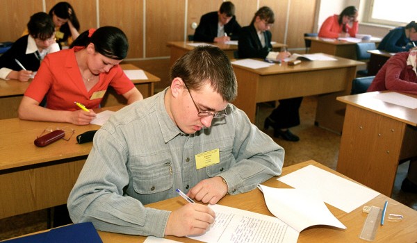 Школьники участвуют в Олимпиаде по Московскому метрополитену