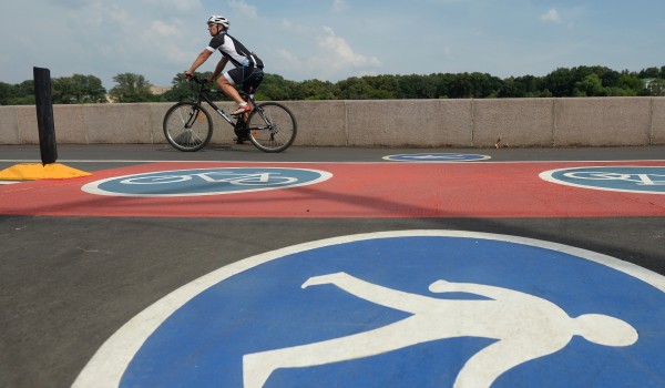 Разметка из светодиодов может появиться на строящихся велодорожках в Москве