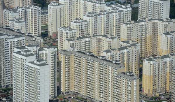 В 600-х домах Москвы оформили в собственность придомовую территорию