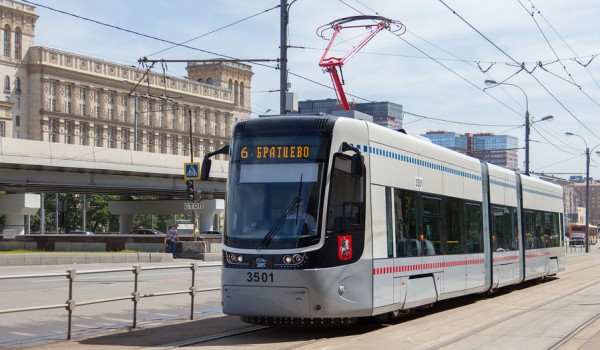 На улицах Москвы появились трамваи нового поколения