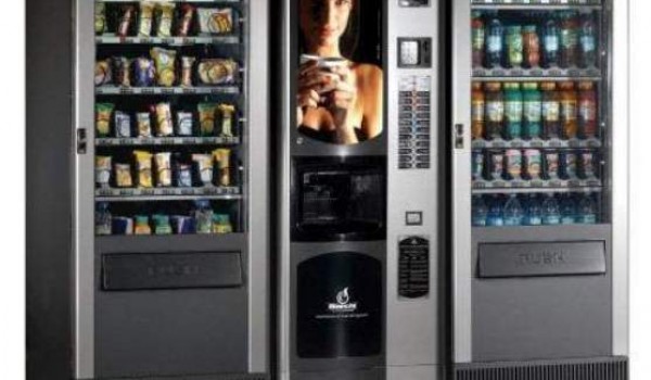 В столице появился первый магазин-робот