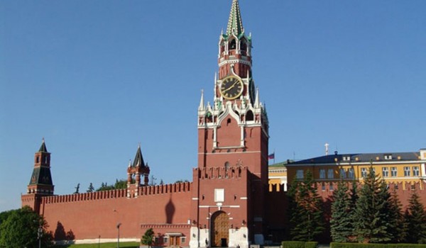 Ворота Спасской башни Кремля открыли для туристов