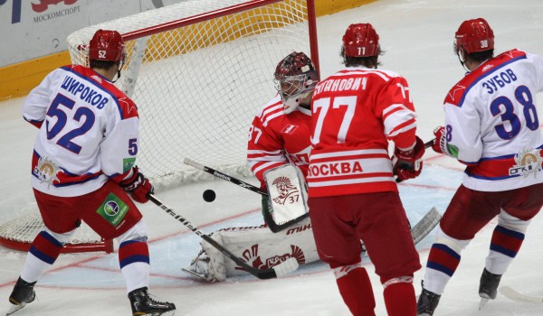 Московские власти построят для полицейских хоккейные площадки