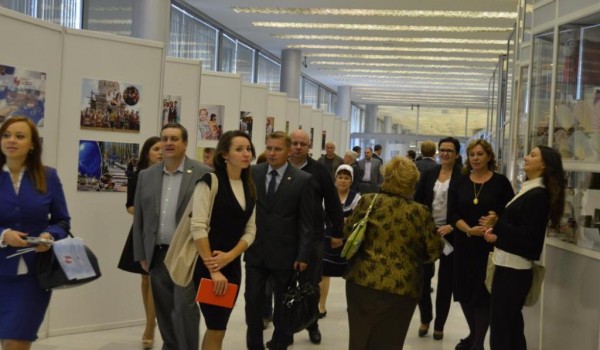 Ко Дню города МТПП представила фотовыставку "Дороги cлавы и добра - сохранит моя Москва"