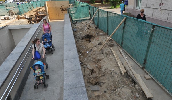 В Москве планируется оборудовать около 80 уличных подземных переходов ступеньками с подогревом
