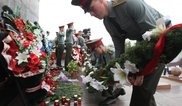 В столице стартовала акция общественного патроната по благоустройству захоронений защитников Отечества