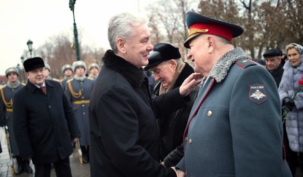 Сергей Собянин поздравил ветеранов с 73-й годовщиной битвы под Москвой и Днем Героев Отечества