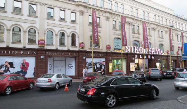 Столичные власти не планируют сужать проезжую часть Тверской улицы