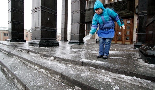 За зимний сезон в столице израсходовали 330 тонн противогололедных реагентов