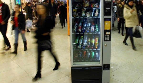 В московских подземных переходах к лету установят 151 вендинговый автомат с едой и напитками