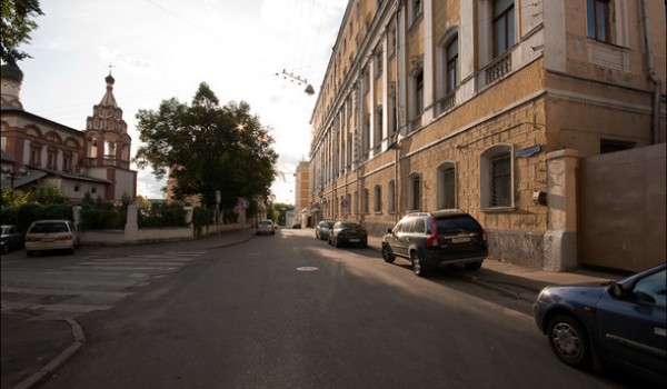 До 25 апреля в столице ограничат движение в Хитровском и Подколокольном пер. 