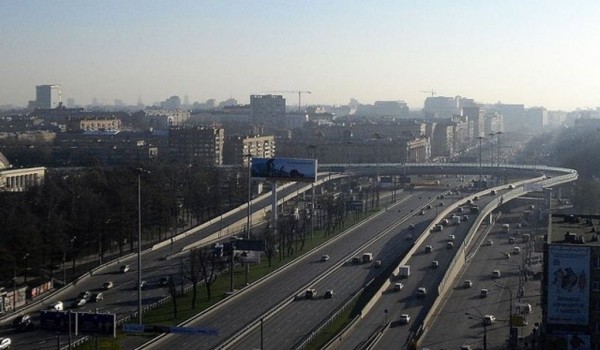 На Садовом кольце и Ленинградском проспекте сузят дорожные полосы