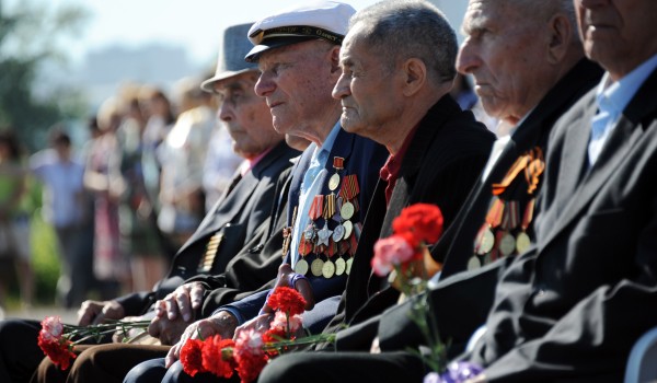 Гигантские звезды и флаги украсят Москву на День Победы