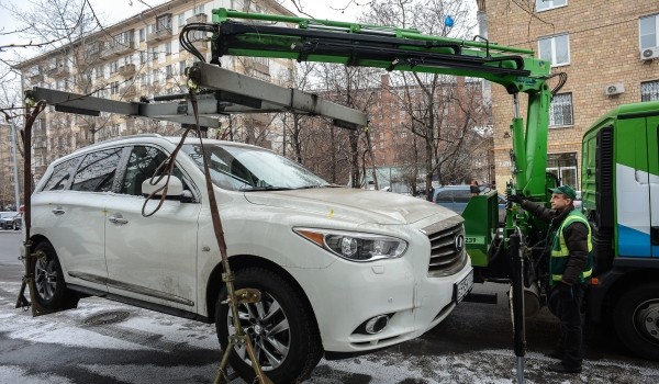 В Москве эвакуируют около 900 автомобилей каждый день