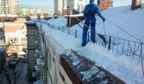 Более 22 млн рублей штрафов наложило ОАТИ минувшей зимой за несвоевременную очистку крыш от снега 