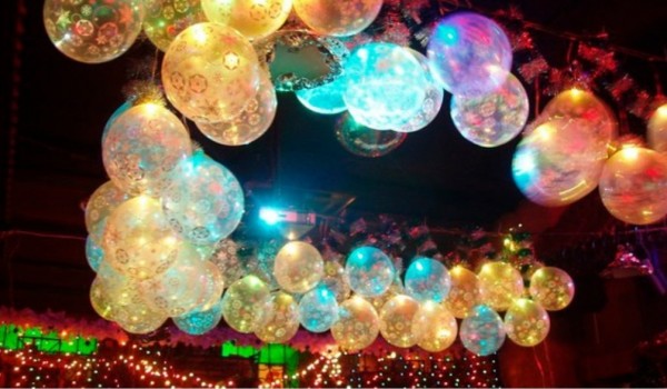 В память о воевавших женщинах в небо над Москвой запустят около 500 святящихся шаров