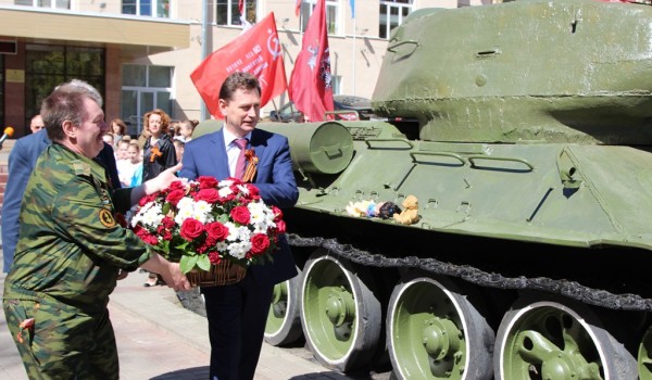 Префект СЗАО принял участие в митинге возле легендарного танка Т-34