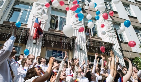 Более 49 тыс. московских выпускников поучаствуют в торжествах по случаю окончания школы в 2015 году