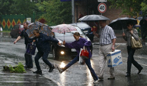 Более 300 единиц техники и 1 тысячи  рабочих устраняют последствия дождей в столице