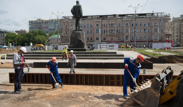 Благоустройство Триумфальной площади в рамках проекта «Моя улица» завершится ко Дню города