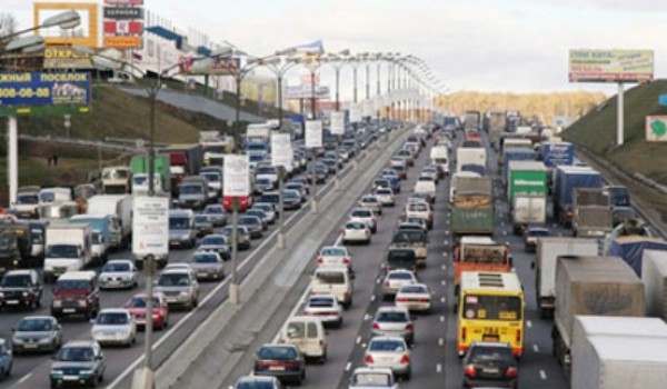 Количество участков с пробками на МКАД сократилось в два раза