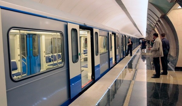 Пассажиров столичного метро обяжут пропускать детей в вагоны поездов первыми