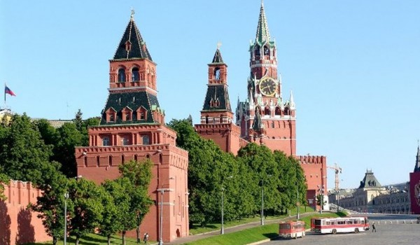 Лампы подсветки звезд башен московского Кремля будут заменены на галогенные