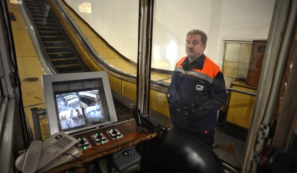 Ремонт эскалатора в западном вестибюле станции метро «Крылатское» завершится 30 июля