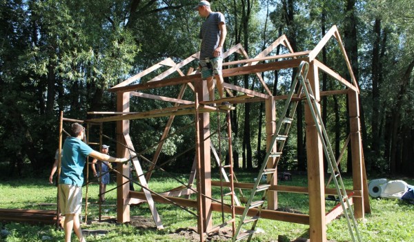 На природной территории «Кузьминки-Люблино» в разгаре сезон благоустройства